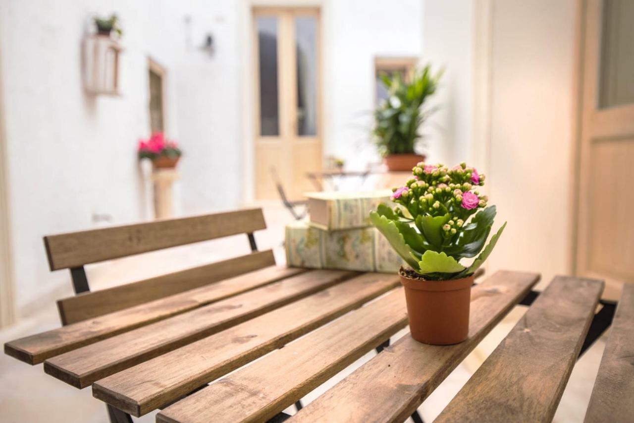 Il Borgo Bed & Breakfast Poggiardo Bagian luar foto